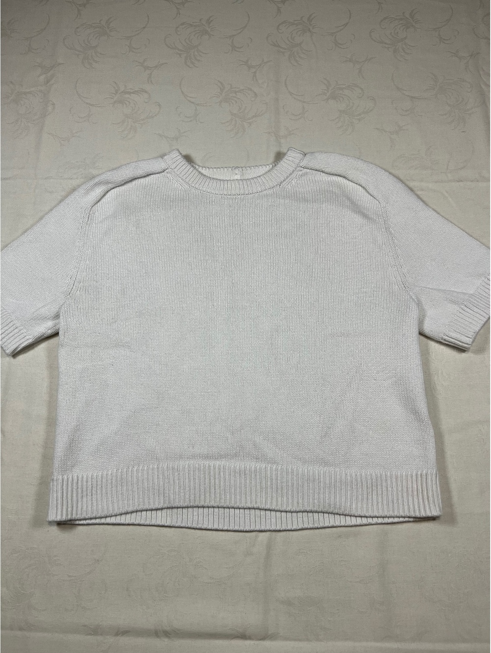 Womans Abercrombie &  Fitch Short Sleeve Crew Neck Sweater White Size Small